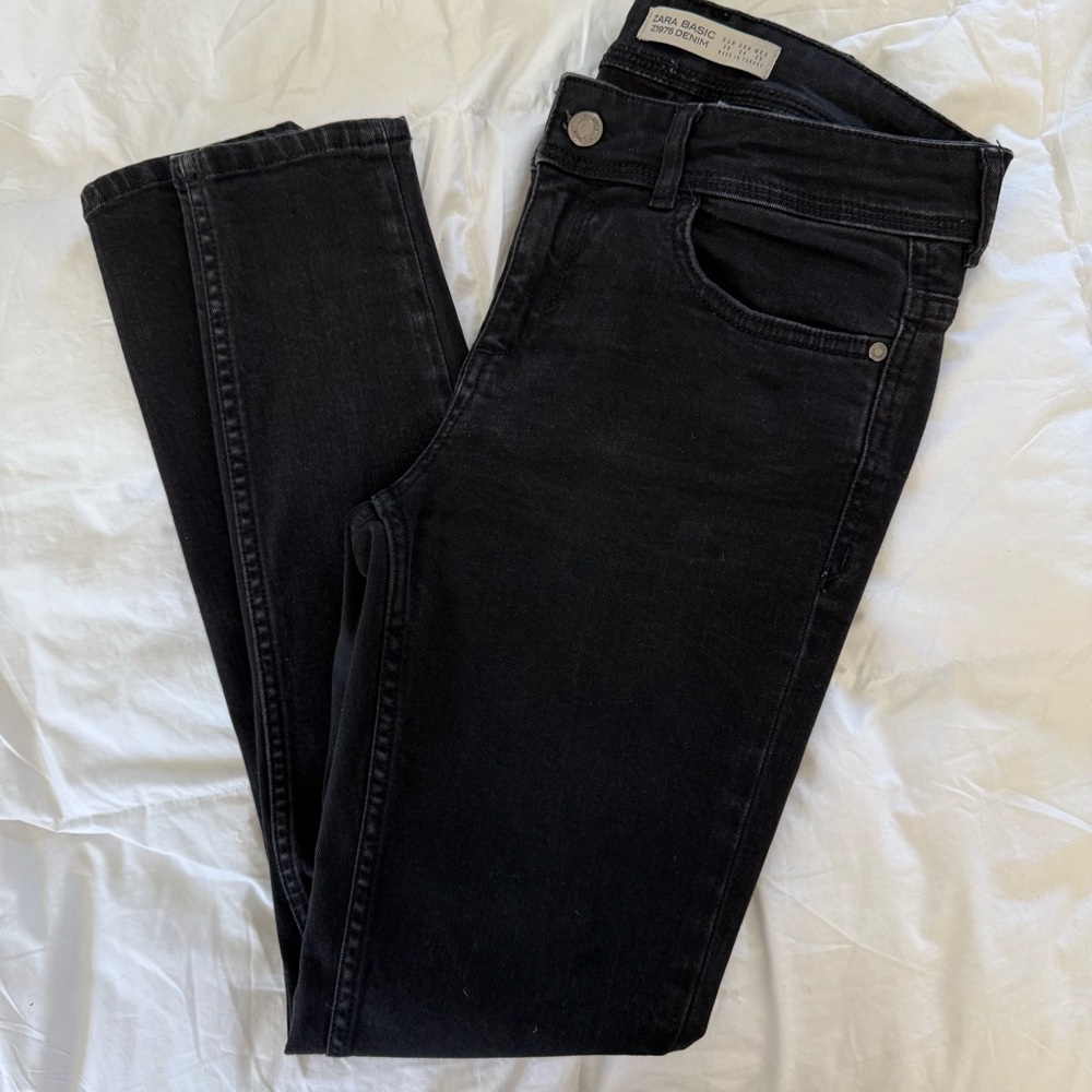 Black Zara Skinny Jeans! Great condition! Sz 4